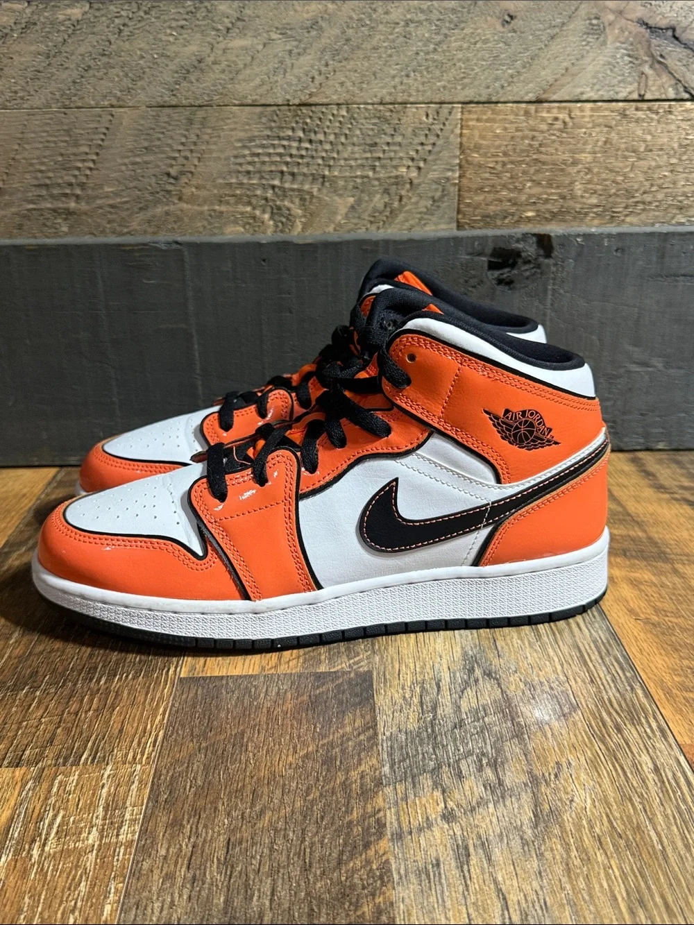 Air Jordan 1 Mid SE Turf Orange Patent BQ6931-802 7Y Women’s 8.5